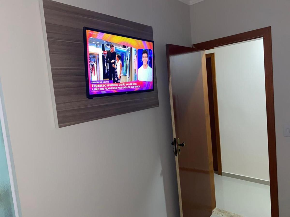 Hotel Quintino - Metro Se -Localizado No Coracao De Sao Paulo Proximo Ao Bras E 25 De Marco Com Estacionamento No Local Gratis מראה חיצוני תמונה A television in a hotel room