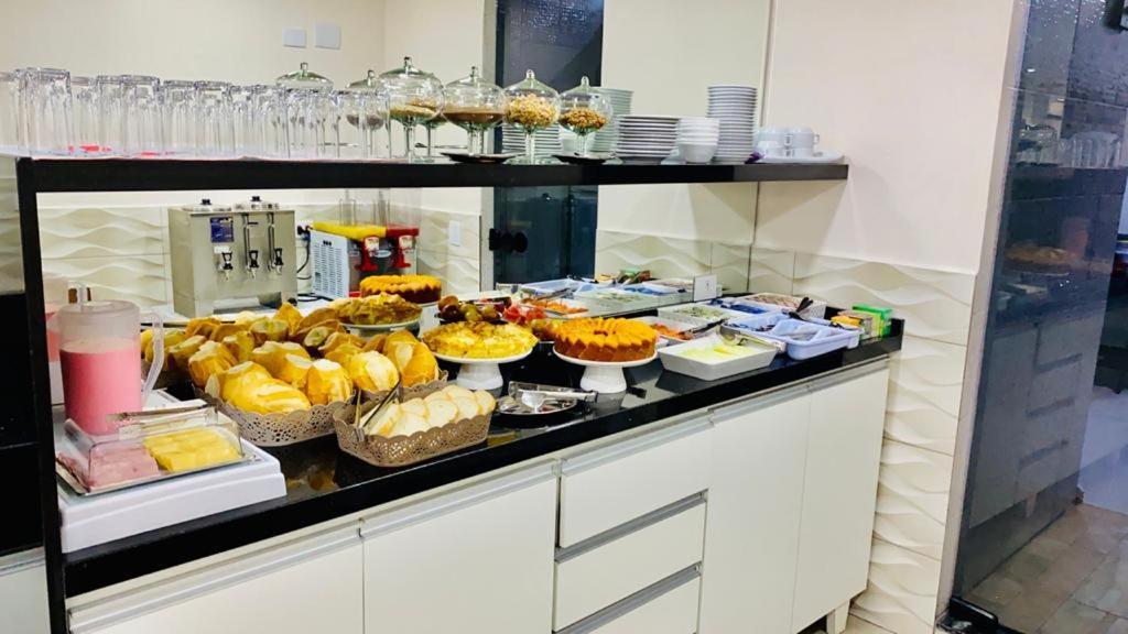 Hotel Quintino - Metro Se -Localizado No Coracao De Sao Paulo Proximo Ao Bras E 25 De Marco Com Estacionamento No Local Gratis מראה חיצוני תמונה A buffet at a hotel